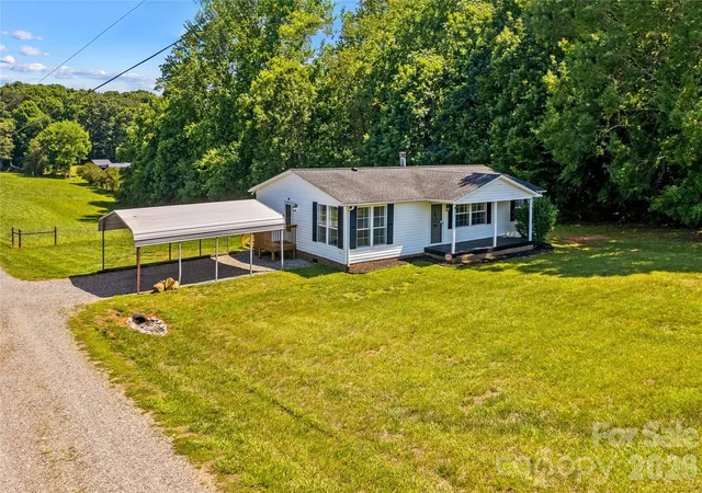 Photo 3 of Single family home for sale at 777 Midway Rd, Statesville, NC 28625 | MLS# 4390809 | Listing updated on 2026-08-24