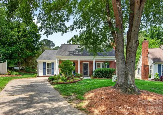 Photo 3 of Single family home for sale at 7306 Carrbridge Ln, Charlotte, NC 28226 | MLS# 4390862 | Listing updated on 2026-06-21