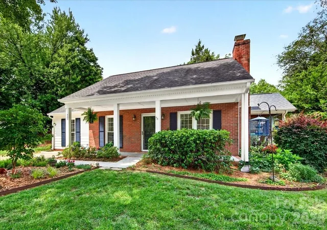 Photo 3 of Single family home for sale at 7306 Carrbridge Ln, Charlotte, NC 28226 | MLS# 4390862 | Listing updated on 2026-06-21