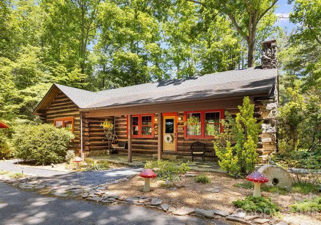 3rd image of 128 Tee Off Ln, Hendersonville, NC 28792 | MLS# 4390885