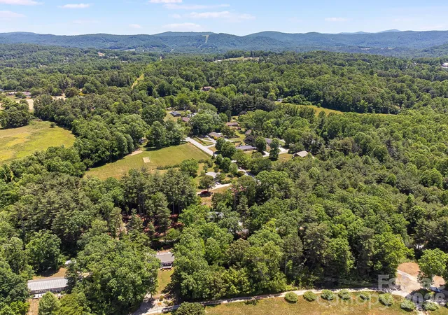 48th image of 128 Tee Off Ln, Hendersonville, NC 28792 | MLS# 4390885