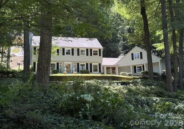 Homes for sale in Hendersonville, NC | 212 Estate Dr, Hendersonville, NC 28739 | MLS# 4390907