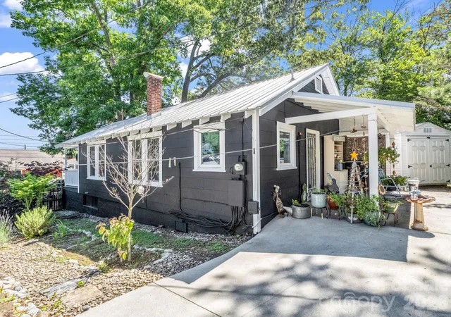 4th image of 302 Davis St, Hendersonville, NC 28739 | MLS# 4390910