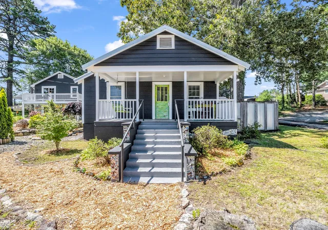1st image of 302 Davis St, Hendersonville, NC 28739 | MLS# 4390910