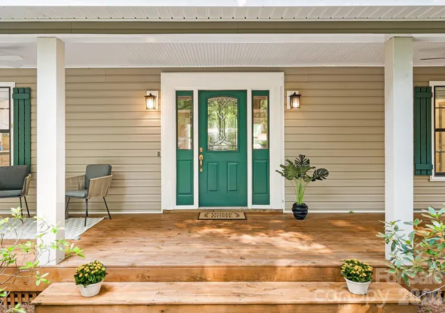 Photo 3 of Single family home for sale at 212 Riva Ridge Dr, Fairview, NC 28730 | MLS# 4390923 | Listing updated on 2026-09-24