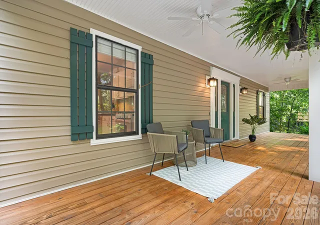 Photo 3 of Single family home for sale at 212 Riva Ridge Dr, Fairview, NC 28730 | MLS# 4390923 | Listing updated on 2026-09-24
