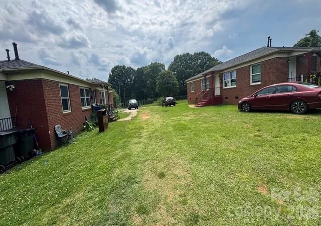 4th image of 1661 &1665 Montana Dr, Charlotte, NC 28216 | MLS# 4390951