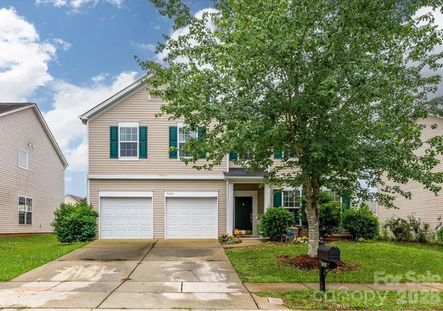 Photo 1 of Single family home for sale at 5424 Nightshade Oaks Dr, Charlotte, NC 28227 | MLS# 4390959 | Listing updated on 2026-08-10