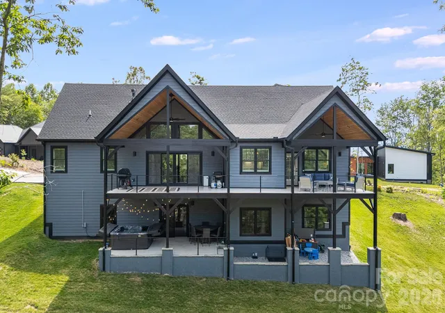 Homes for sale in Hendersonville, NC | 163 Northview Dr, Hendersonville, NC 28791 | MLS# 4390968