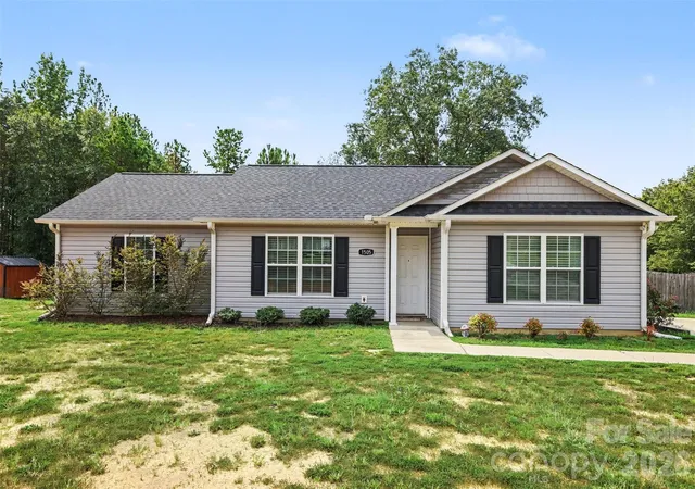 Photo 1 of Single family home for sale at 1505 Foxbrook Cir, Lancaster, SC 29720 | MLS# 4390971 | Listing updated on 2026-08-28