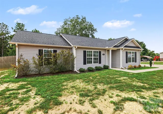 Photo 2 of Single family home for sale at 1505 Foxbrook Cir, Lancaster, SC 29720 | MLS# 4390971 | Listing updated on 2026-08-28