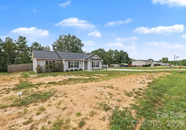 Photo 4 of Single family home for sale at 1505 Foxbrook Cir, Lancaster, SC 29720 | MLS# 4390971 | Listing updated on 2026-08-28