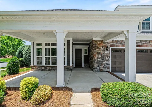 3rd image of 12005 Grove Crossing Dr, Huntersville, NC 28078 | MLS# 4391005