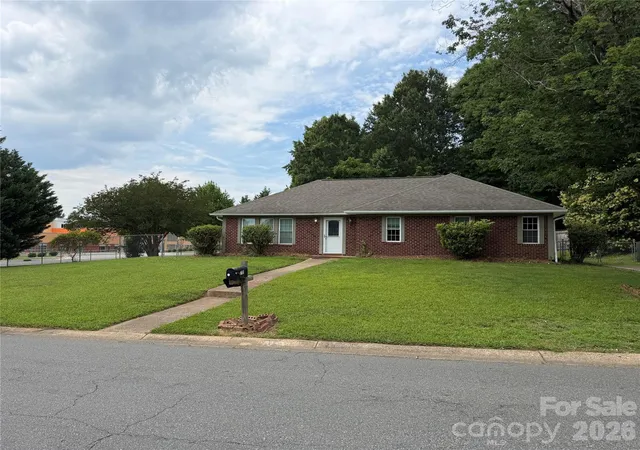 Photo 3 of Single family home for sale at 7101 Riding Trl Rd, Charlotte, NC 28212 | MLS# 4391027 | Listing updated on 2026-09-21