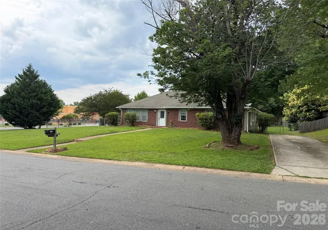 Photo 4 of Single family home for sale at 7101 Riding Trl Rd, Charlotte, NC 28212 | MLS# 4391027 | Listing updated on 2026-09-21