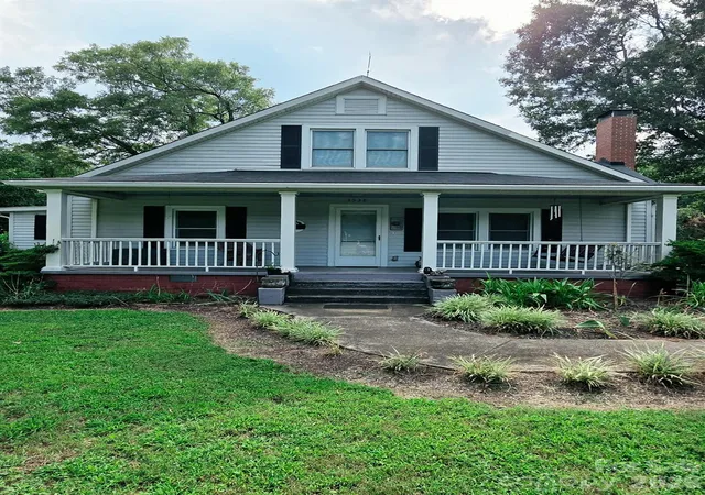 Photo 1 of Single family home for sale at 3538 Back Crk Church Rd, Charlotte, NC 28213 | MLS# 4391030 | Listing updated on 2026-09-24