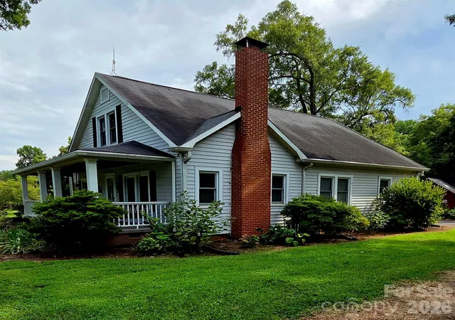Photo 2 of Single family home for sale at 3538 Back Crk Church Rd, Charlotte, NC 28213 | MLS# 4391030 | Listing updated on 2026-09-24