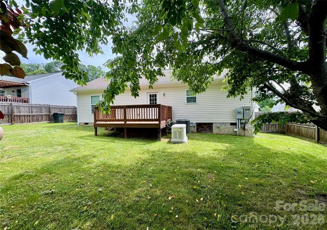 Photo 3 of Single family home for sale at 95 Newberry Dr, Fletcher, NC 28732 | MLS# 4391054 | Listing updated on 2026-09-30
