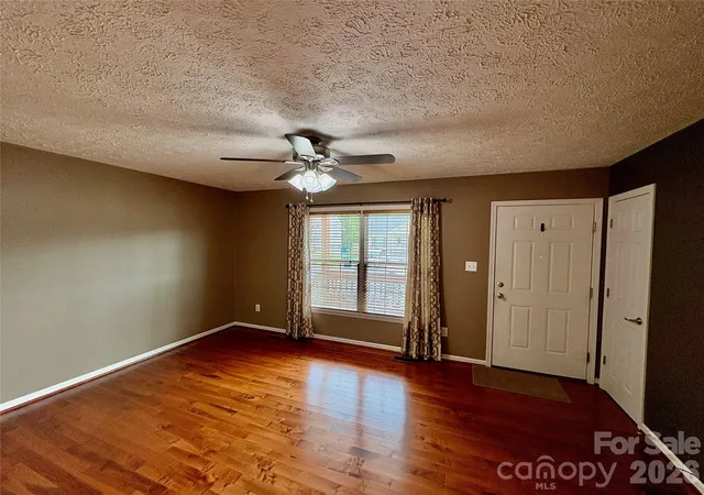 Photo 4 of Single family home for sale at 95 Newberry Dr, Fletcher, NC 28732 | MLS# 4391054 | Listing updated on 2026-09-30