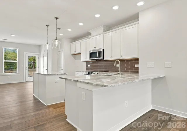 Photo 4 of Townhouse for sale at 3944 Craig Ave, Charlotte, NC 28211 | MLS# 4391111 | Listing updated on 2026-10-16