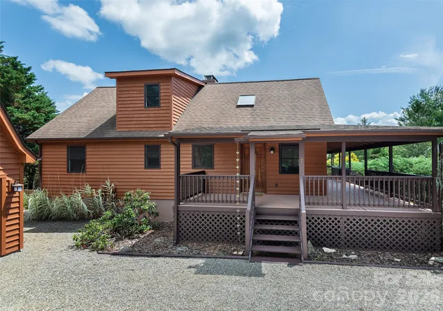 Photo 3 of Single family home for sale at 7 Hope Ln, Weaverville, NC 28787 | MLS# 4391127 | Listing updated on 2026-07-13