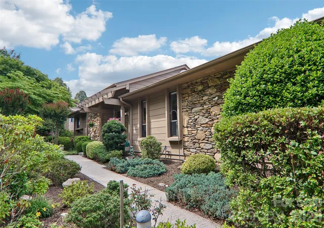 image of 138 Woodbridge Dr, Hendersonville, NC 28739 | MLS# 4391133