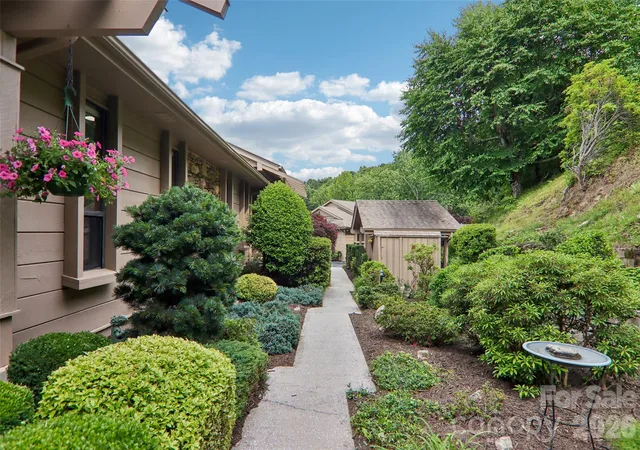 image of 138 Woodbridge Dr, Hendersonville, NC 28739 | MLS# 4391133
