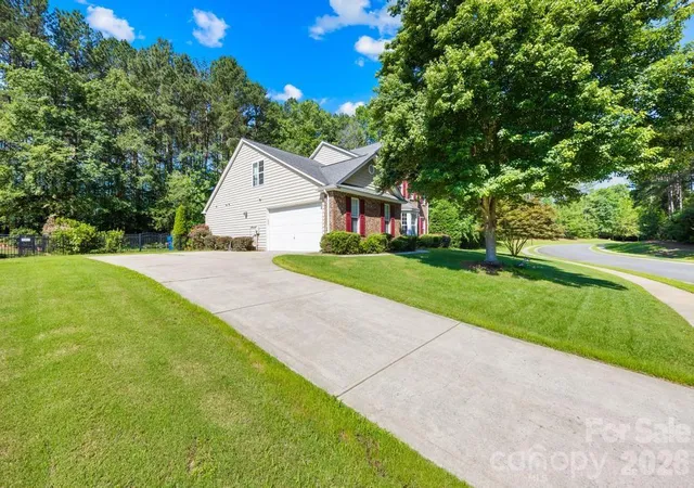 Photo 3 of Single family home for sale at 610 Springwood Dr, Waxhaw, NC 28173 | MLS# 4391184 | Listing updated on 2026-08-22