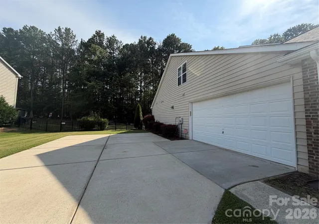 Photo 3 of Single family home for sale at 610 Springwood Dr, Waxhaw, NC 28173 | MLS# 4391184 | Listing updated on 2026-08-22
