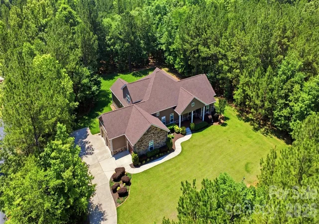 Photo 2 of Single family home for sale at 2006 Eagle Point Est, Lancaster, SC 29720 | MLS# 4391225 | Listing updated on 2026-07-15
