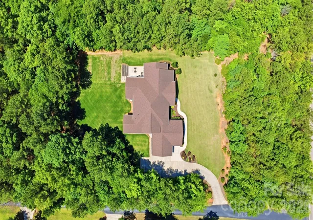 Photo 3 of Single family home for sale at 2006 Eagle Point Est, Lancaster, SC 29720 | MLS# 4391225 | Listing updated on 2026-07-15