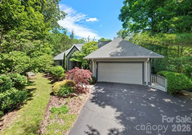 Homes for sale in Flat Rock, NC | 168 Overlook Dr, Flat Rock, NC 28731 | MLS# 4391227