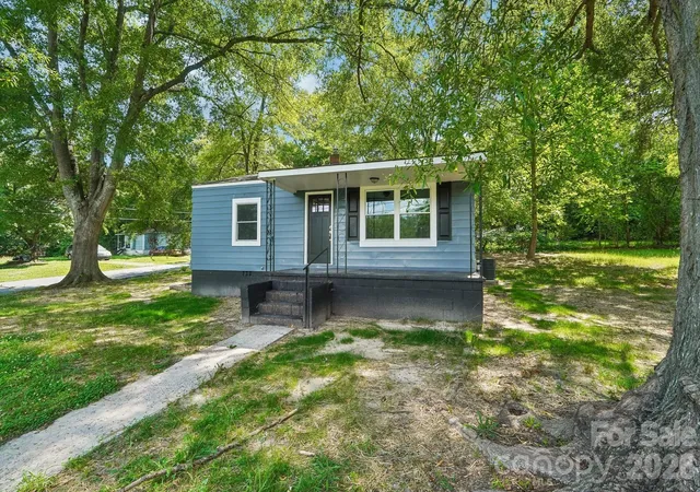Photo 3 of Sale Pending at 701 N Scruggs St, Gastonia, NC 28052 | MLS# 4391238 | Listing updated on 2026-10-04