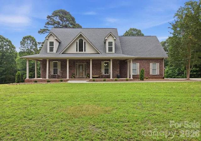 Photo 1 of Single family home for sale at 132 Monarch Ln, Mooresville, NC 28115 | MLS# 4391250 | Listing updated on 2026-09-29