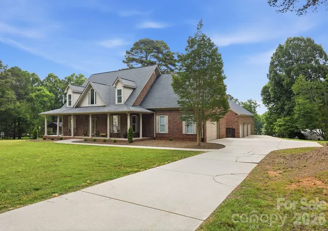 Photo 2 of Single family home for sale at 132 Monarch Ln, Mooresville, NC 28115 | MLS# 4391250 | Listing updated on 2026-09-29