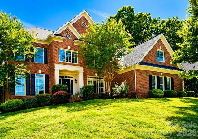 Photo 1 of Single family home for sale at 7010 Stanbury Dr, Matthews, NC 28104 | MLS# 4391261 | Listing updated on 2026-09-29