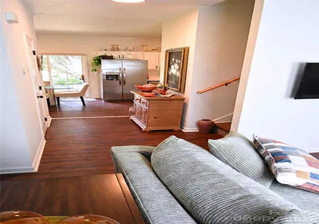 Listing Photo 5 - Condo for sale in building located at 145 Lincoln Park Rd, Burnsville, NC 28714 - Unit #G