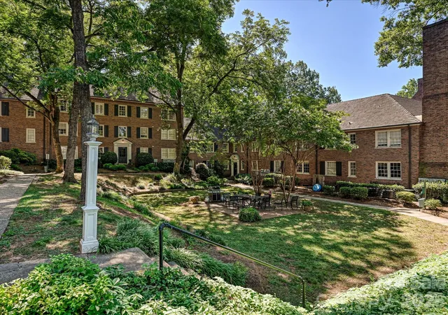 2nd image of 107 S Laurel Ave, Charlotte, NC 28207