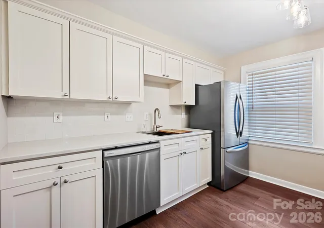 3rd image of 107 S Laurel Ave, Charlotte, NC 28207