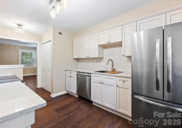 4th image of 107 S Laurel Ave, Charlotte, NC 28207