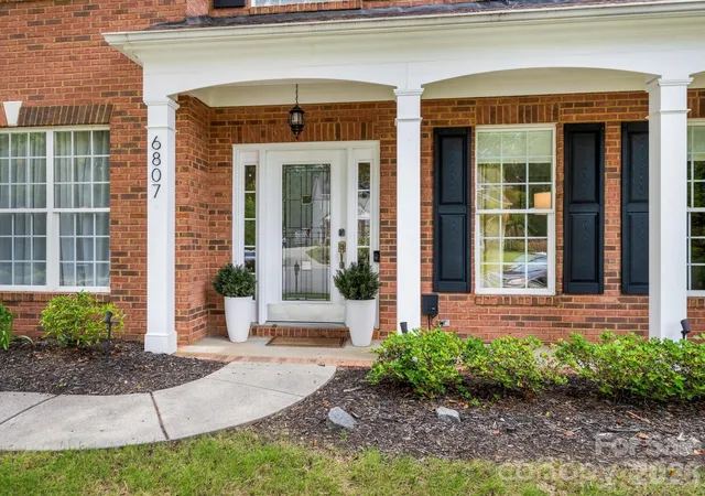 2nd image of 6807 Guinevere Dr, Charlotte, NC 28277 | MLS# 4391308