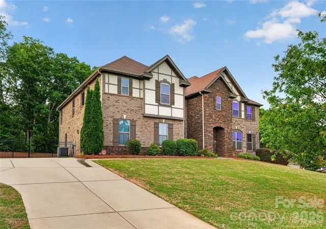 Photo 3 of Mansion for sale at 726 Lingfield Ln, Waxhaw, NC 28173 | MLS# 4391318 | Listing updated on 2026-09-14