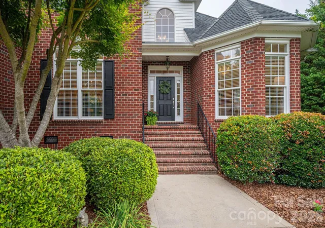 Photo 4 of Single family home for sale at 5059 Graystone Ests Dr, Belmont, NC 28012 | MLS# 4391332 | Listing updated on 2026-09-20