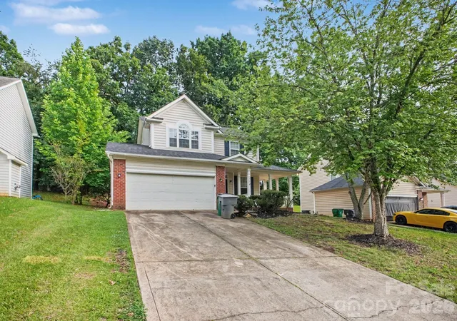 Photo 1 of Single family home for sale at 7524 Grabill Dr, Charlotte, NC 28269 | MLS# 4391339 | Listing updated on 2026-09-23