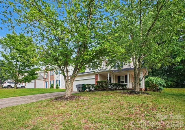 Photo 2 of Single family home for sale at 7524 Grabill Dr, Charlotte, NC 28269 | MLS# 4391339 | Listing updated on 2026-09-23