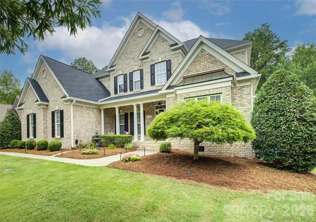 Photo 2 of Single family home for sale at 13722 Glen Abbey Dr, Charlotte, NC 28278 | MLS# 4391343 | Listing updated on 2026-07-30