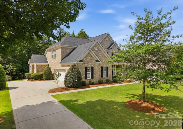 Photo 3 of Single family home for sale at 13722 Glen Abbey Dr, Charlotte, NC 28278 | MLS# 4391343 | Listing updated on 2026-07-30
