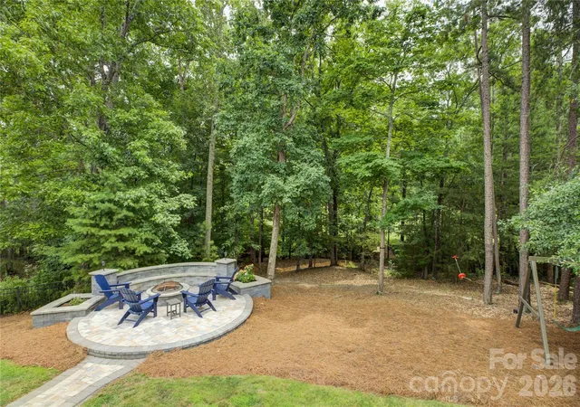 Photo 3 of Single family home for sale at 13722 Glen Abbey Dr, Charlotte, NC 28278 | MLS# 4391343 | Listing updated on 2026-07-30