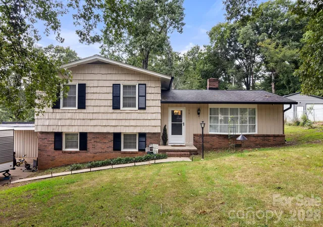 Photo 1 of Single family home for sale at 912 Parkwood Rd, Shelby, NC 28150 | MLS# 4391351 | Listing updated on 2026-09-08