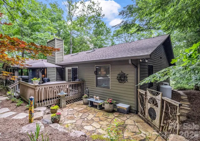 Photo 5 of Single family home for sale at 558 Middle Connestee Trl, Brevard, NC 28712 | MLS# 4391380 | Listing updated on 2026-08-28